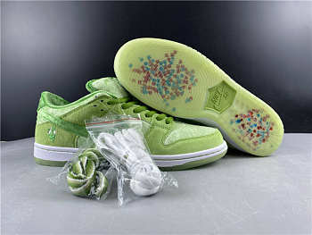 Nike SB Dunk Low Strange Love Green CT2552-300