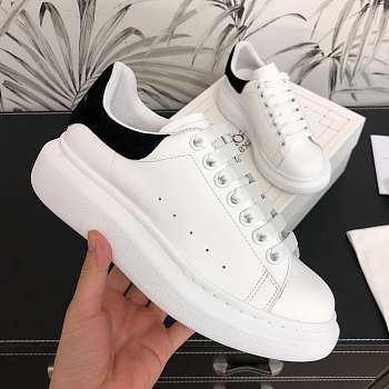 Alexander McQveen Oversized Sneaker White Black 587691WHX129061