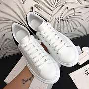 Alexander McQveen Oversized Sneaker White Black 587691WHX129061 - 4