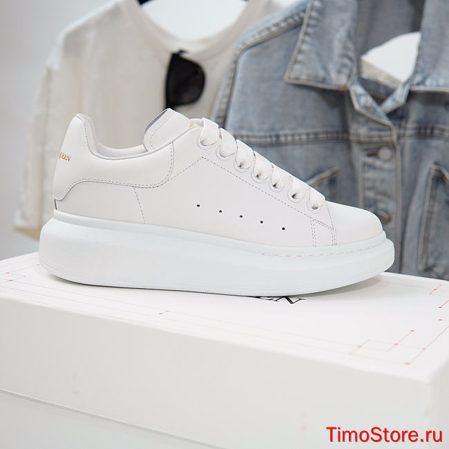Alexander McQveen Oversized Sneaker White 553770WHGP09000  - 1