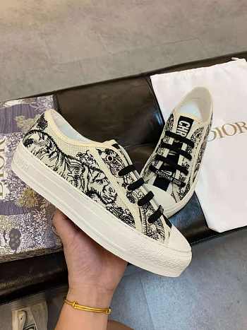 D1or Low Top Black White