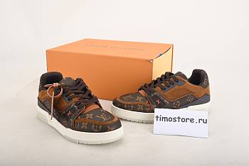 1ouis Vu1tton Trainer Suede Monogram 1A5UR4