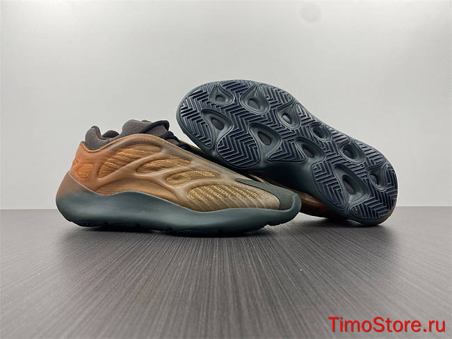 Adidas Yeezy 700 V3 Copper Fade  - 1