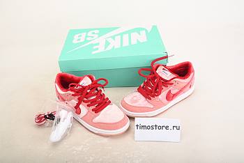 Nike SB Dunk Low StrangeLove Skateboards (Regular Box) CT2552-800