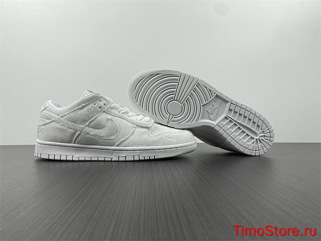 Dover Street Market x Nike Dunk Low “Triple White” DH2686-100  - 1