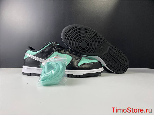 Nike Dunk SB Low Diamond Supply Co. 