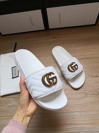 Chene1  Sandals