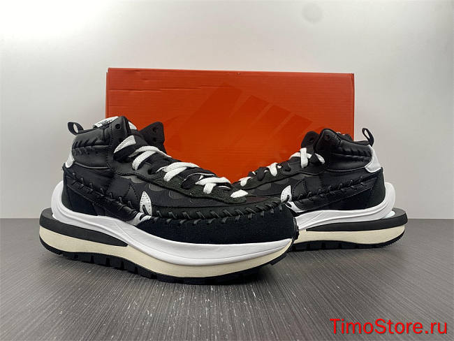 Nike Vaporwaffle sacai Jean Paul Gaultier Black White DH9186-001 - 1