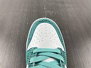 Dunk SB Low Snake Skin DR8577-300 - 5