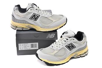 thisisneverthat x 2002R 'White' New Balance ML2002RT