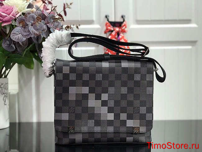 1ouis Vu1tton DISTRICT Men's small handbag - 1
