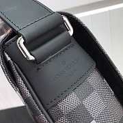 1ouis Vu1tton DISTRICT Men's small handbag - 4