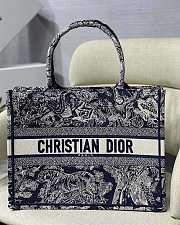 D1or Lady Oblique Canvas Book Tote 36.5 x 28cm - 1