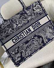 D1or Lady Oblique Canvas Book Tote 36.5 x 28cm - 2