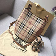 Bvrberry Haymarket Bucket bag in Khaki 18.5 x 15 x 23.5 cm  - 1