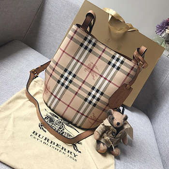 Bvrberry Haymarket Bucket bag in Khaki 18.5 x 15 x 23.5 cm 