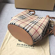 Bvrberry Haymarket Bucket bag in Khaki 18.5 x 15 x 23.5 cm  - 5