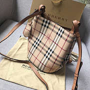 Bvrberry Haymarket Bucket bag in Khaki 18.5 x 15 x 23.5 cm  - 3