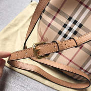 Bvrberry Haymarket Bucket bag in Khaki 18.5 x 15 x 23.5 cm  - 2