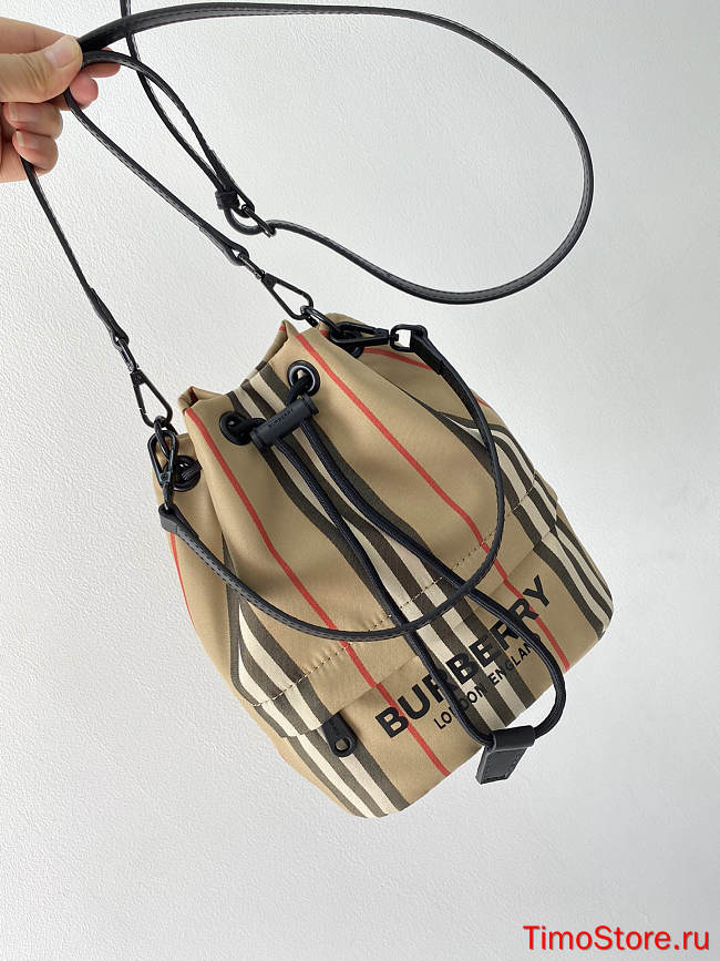 Bvrberry Handbag 220418C 24x21x14cm  - 1