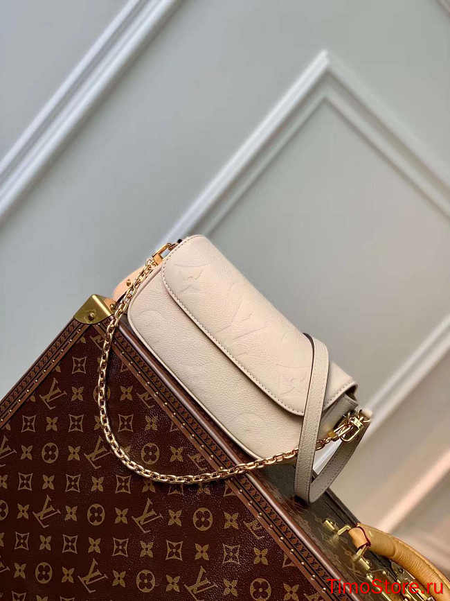 1ouis Vu1tton Wallet on Chain Ivy 23.5 x 12.0 x 4.3 white - 1