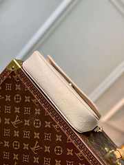 1ouis Vu1tton Wallet on Chain Ivy 23.5 x 12.0 x 4.3 white - 3