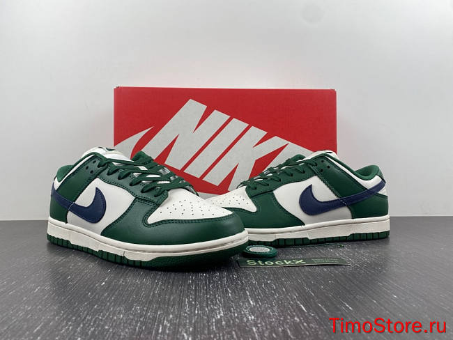  Nike Dunk Low Lands in 