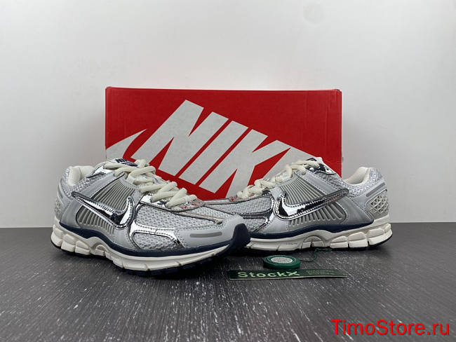 Air Zoom Vomero 5  FD0884-025 - 1