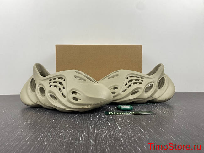 YEEZY FOAM RUNNER 'STONE SALT  GV6840 - 1