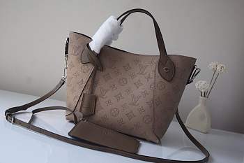 1ouis Vu1tton  HINA small handbag ‭23.0x 21.0x 13.0 cm ‬ 