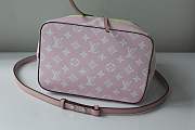 1ouis Vu1tton  NÉONOÉ medium handbag  26.0x 26.0x 17.5 cm ‬ 1 - 2