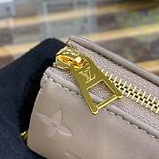 LOUIS VUITTON Coussin MM Grey Lamb  - 5