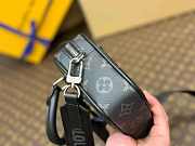 1ouis Vu1tton  Nano Porte Documents Voyage 20 x 13 x 5.5  - 2