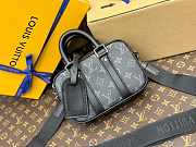 1ouis Vu1tton  Nano Porte Documents Voyage 20 x 13 x 5.5  - 6
