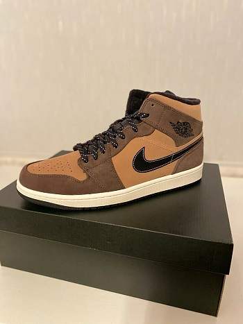 Air Jordan 1 Mid SE Chocolate 