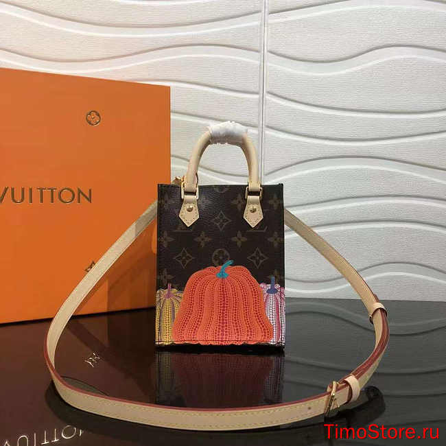 1ouis Vu1tton  LV x YK Petit Sac Plat Monogram9 14 x 17 x 5  - 1