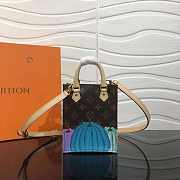 1ouis Vu1tton  LV x YK Petit Sac Plat Monogram9 14 x 17 x 5  - 6