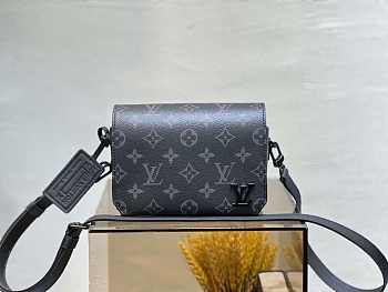 1ouis Vu1tton  Fastline Wearable Wallet  17x12x7cm 