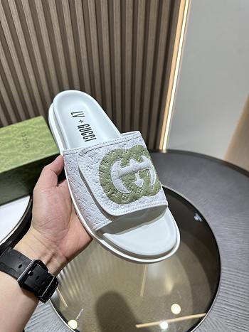 Gvcc1 sandal  40