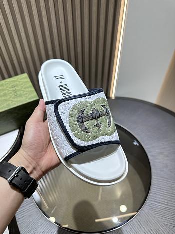 	 Gvcc1 sandal 42