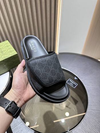 Gvcc1 sandal 44