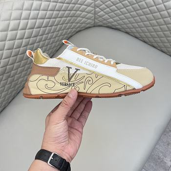 Ve1sace  Sneaker 1