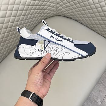 Ve1sace Sneaker 2