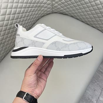 Ve1sace Sneaker 3