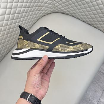 Ve1sace Sneaker 4