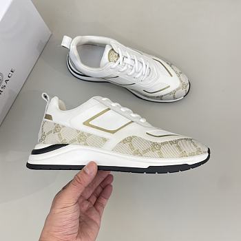 Ve1sace Sneaker 5