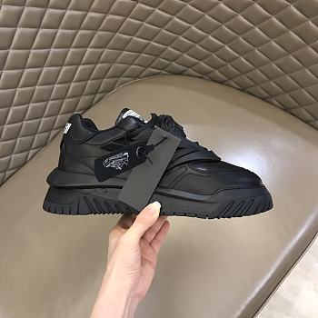 Ve1sace Sneaker 11