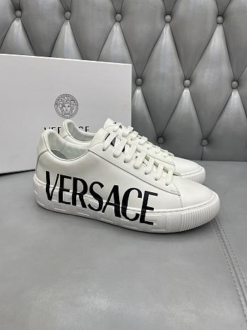 Ve1sace Sneaker 12