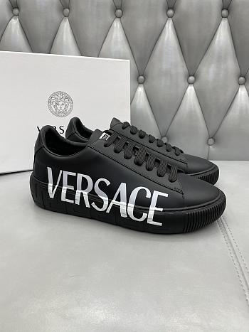 Ve1sace Sneaker 13