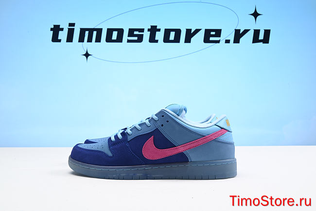 Run The Jewels x Nike SB Dunk Low  DO9404-400  - 1